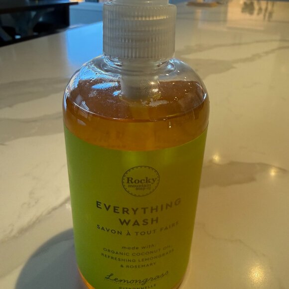✨CLOSET CLEAR OUT ✨NEW - Rocky Mountain Soap Co - Everything wash in Lemongrass - Picture 1 of 2